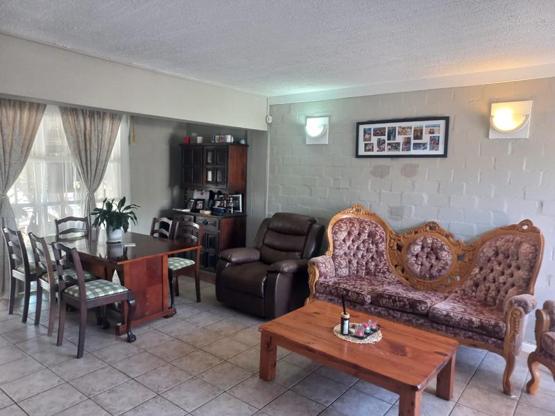 4 Bedroom Property for Sale in Guldenland Western Cape